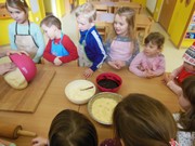 Pečeme koláče ve školce